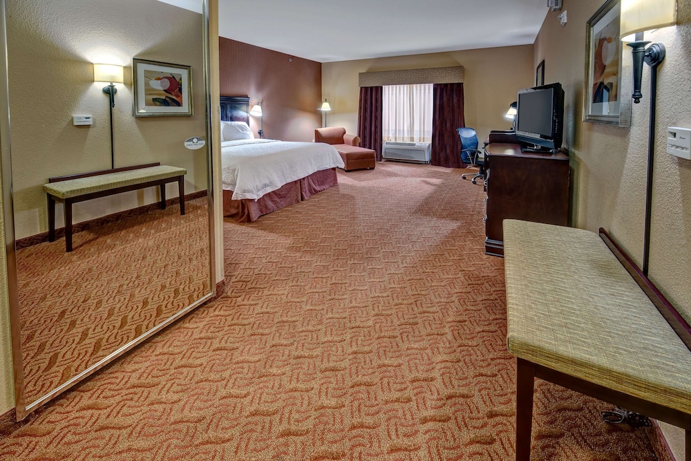 Hampton Inn and Suites Corsicana 41/62