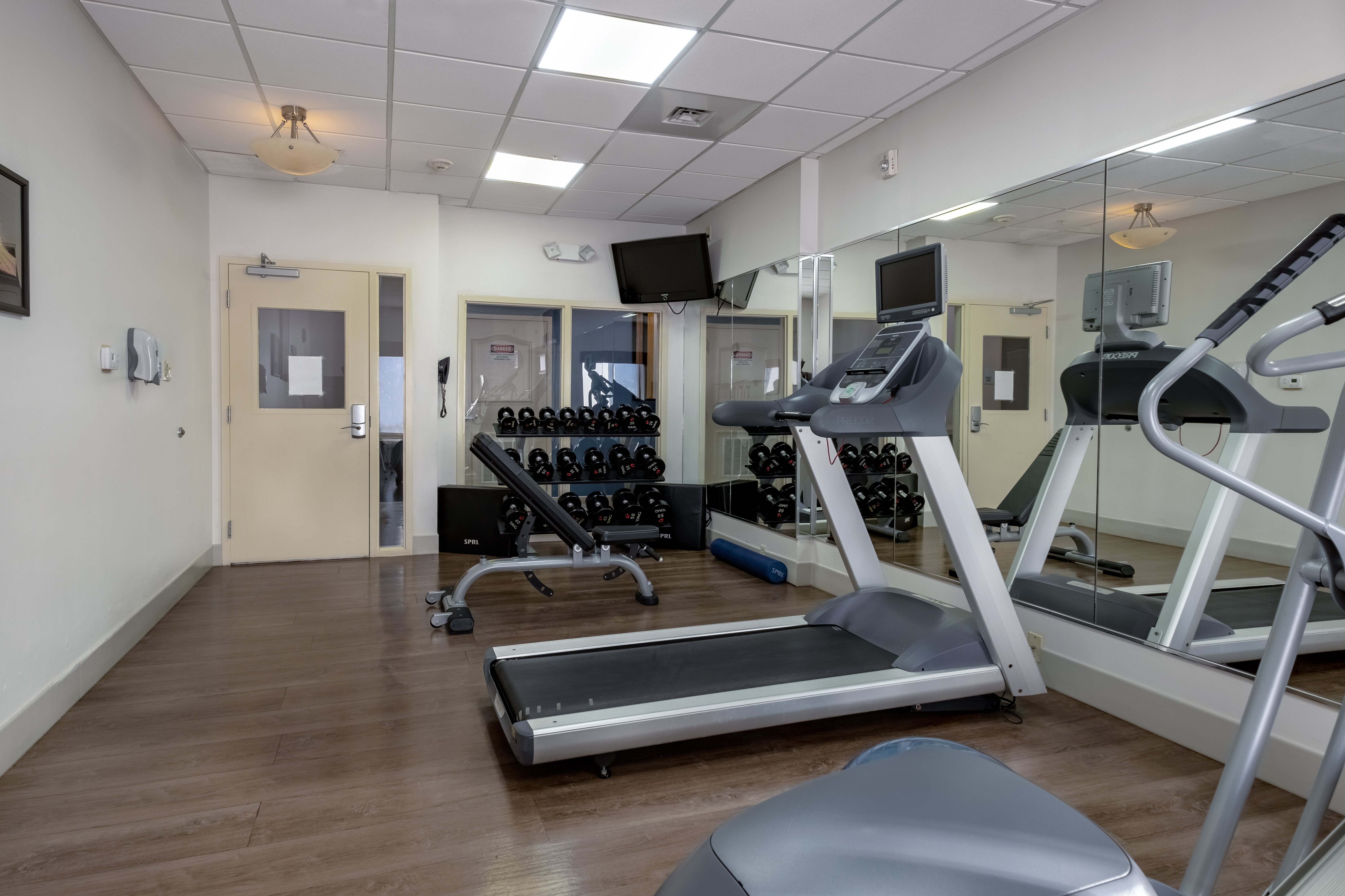 Holiday Inn Express and Suites Orlando - International Drive 43/79