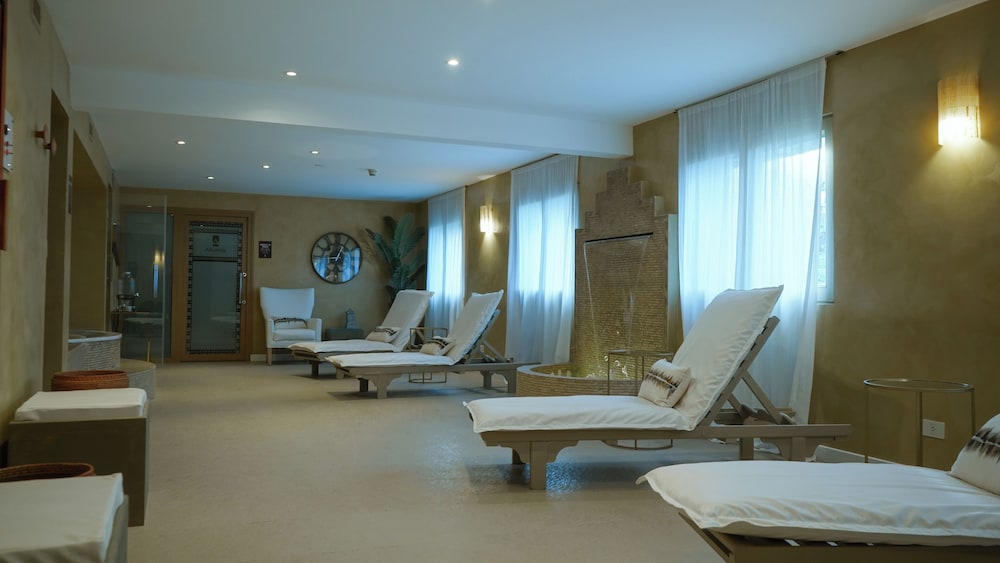 Albatros Hotel 37/59