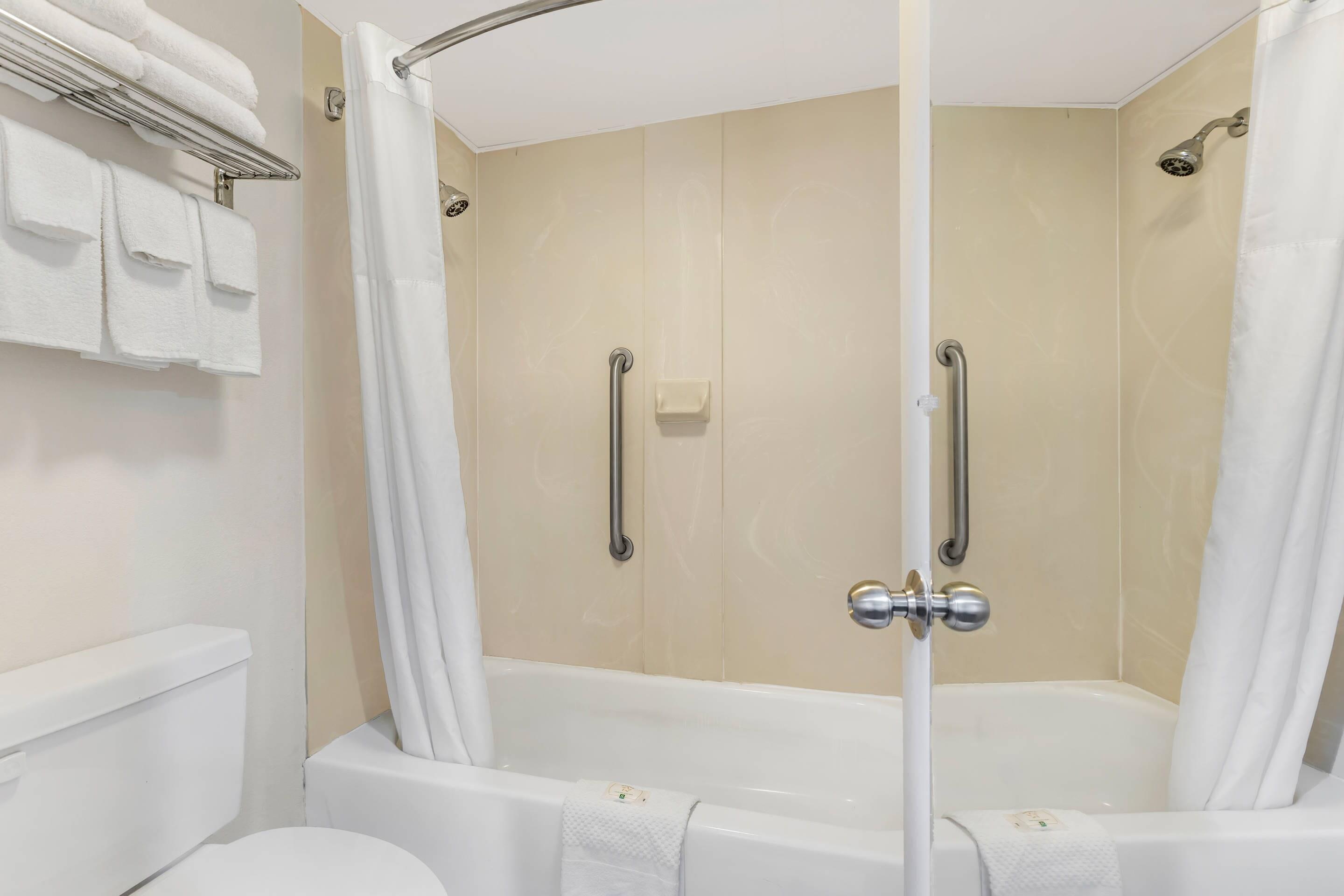 غرفة بسريرين مزدوجين للمدخنين، Quality Inn & Suites Easley - Greenville 5/5