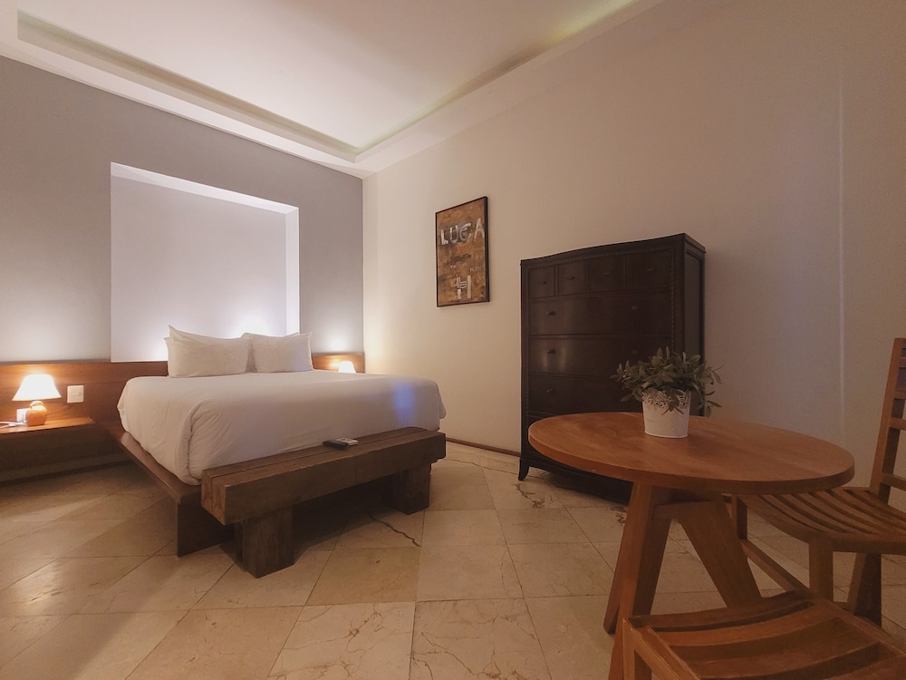 LUCA HOTEL 30/63