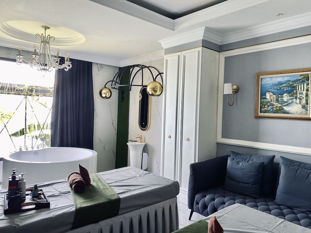 Grand Eska Hotel & Suites 34/38