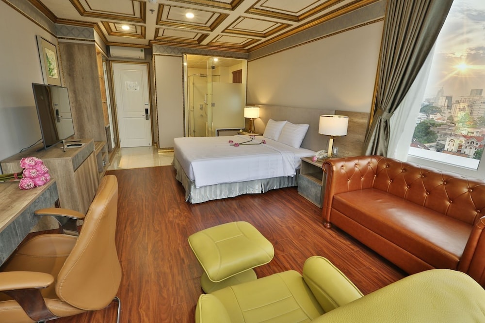 Lotus Saigon Hotel 24/62