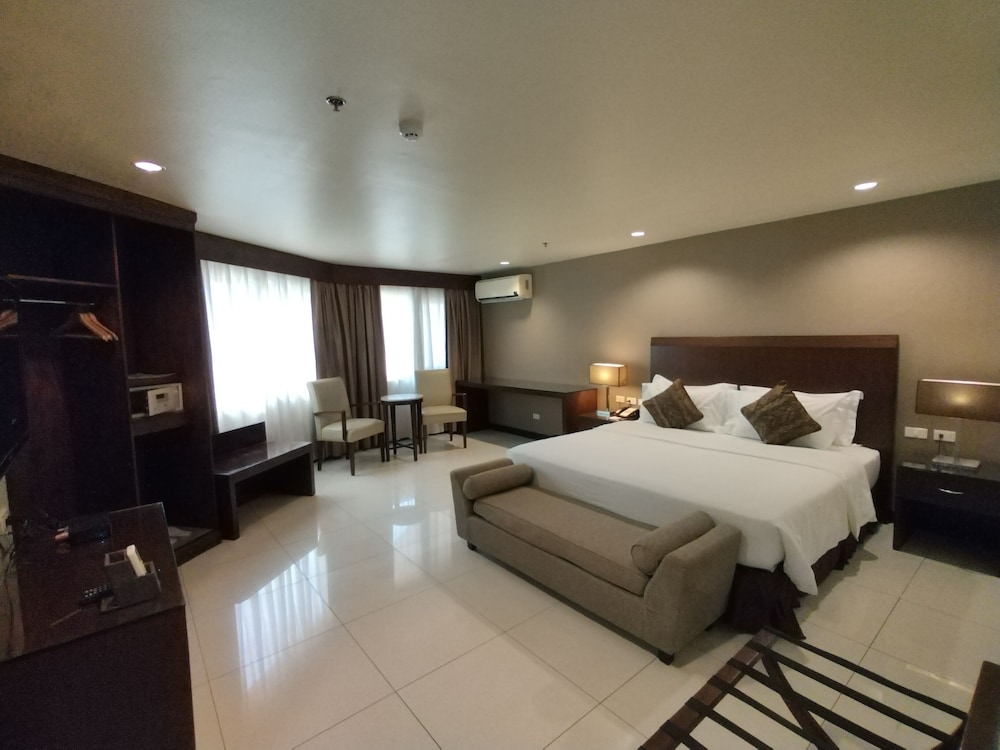 LUXURY, STUDIO, SUITE, KING BED