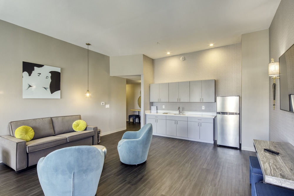 Holiday Inn Express & Suites Charlotte - South End 49/73