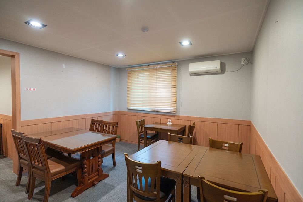 Gyeongpodae The Hotel Business 11/19