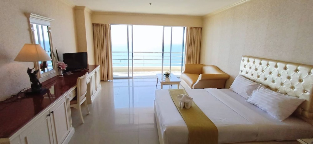 Adriatic Palace Pattaya 12/38