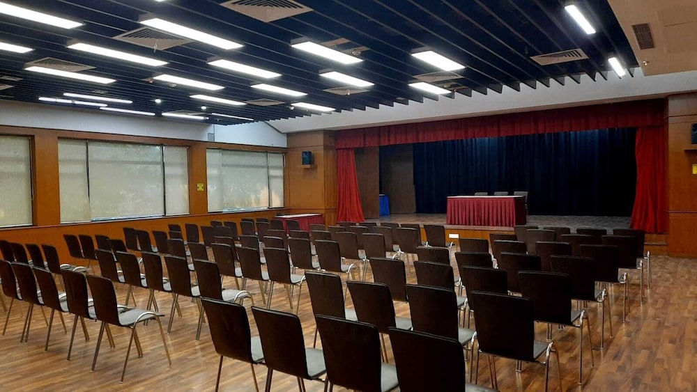 Ymca Tourist Hostel 38/43