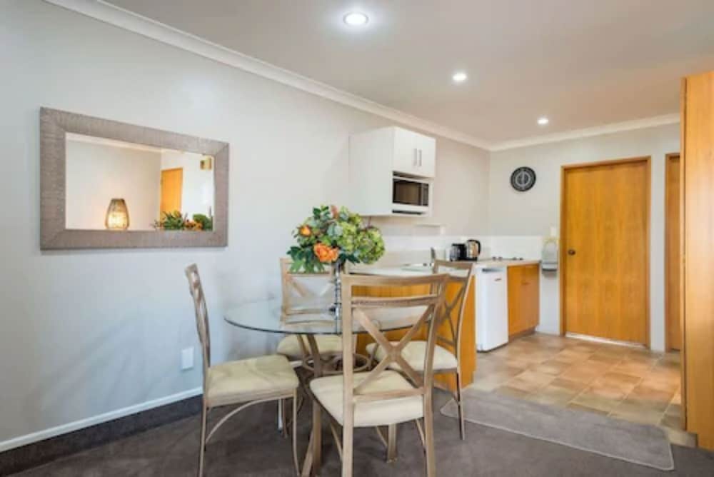 Strathern Motor Lodge 49/59