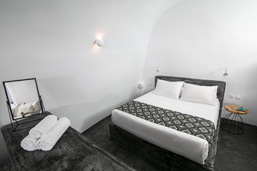 Cave, Luxury, Villa, Queen Bed, Sea and Sunset View, Outdoor Jetted Tub