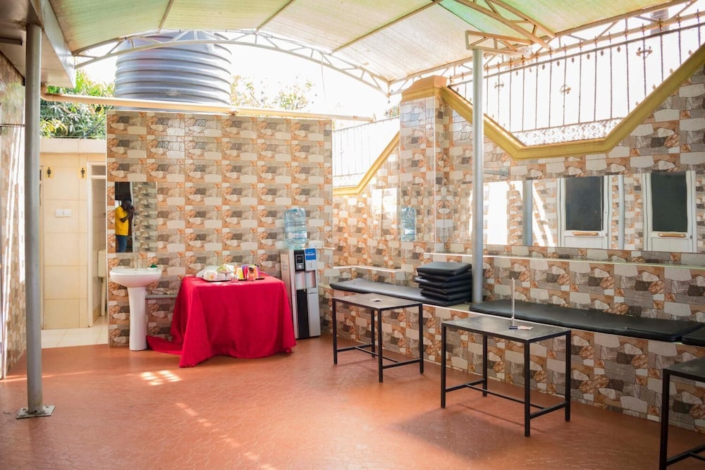 Pavillion Hotel 30/45