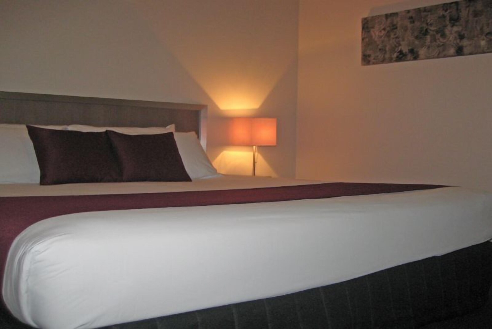 EXECUTIVE, TWIN BEDS