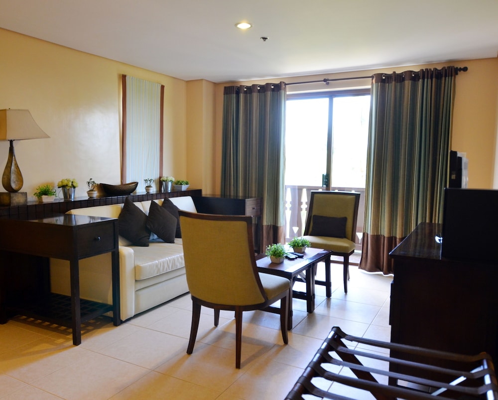 Crosswinds Resort Suites 25/50