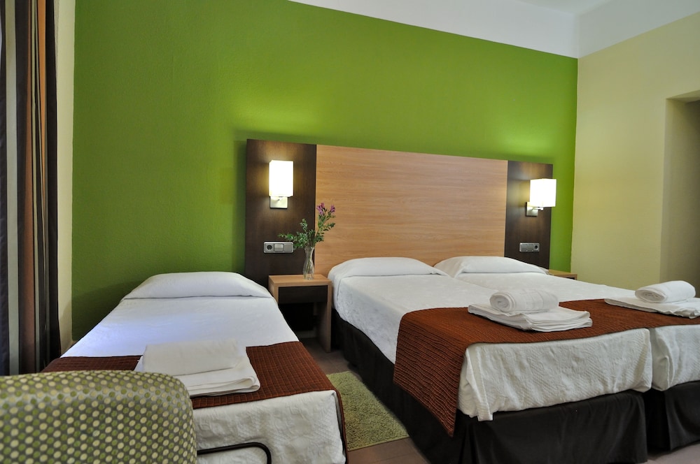 Hostal Ballesta 27/69