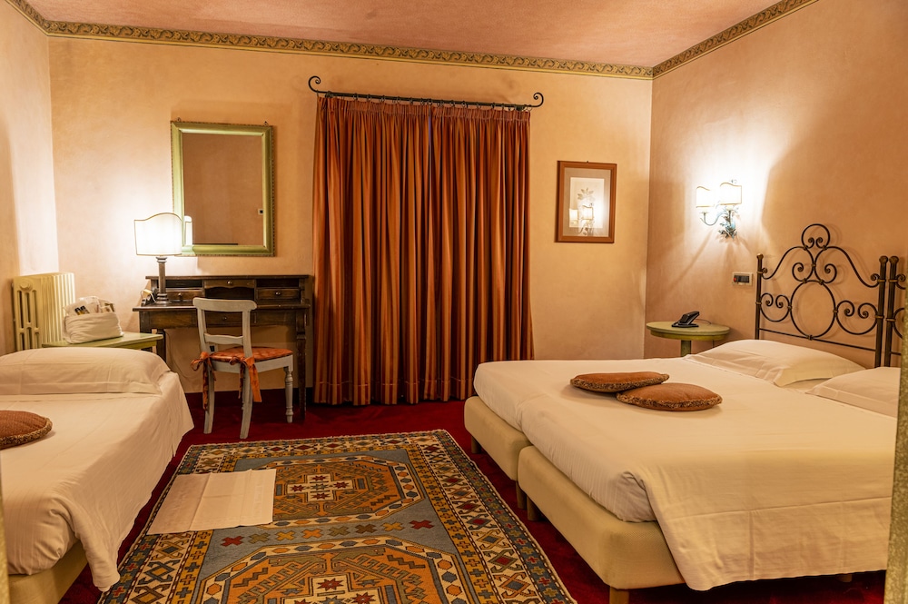 Boccaccio Hotel 25/65