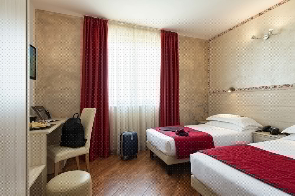 Simon Hotel 10/37