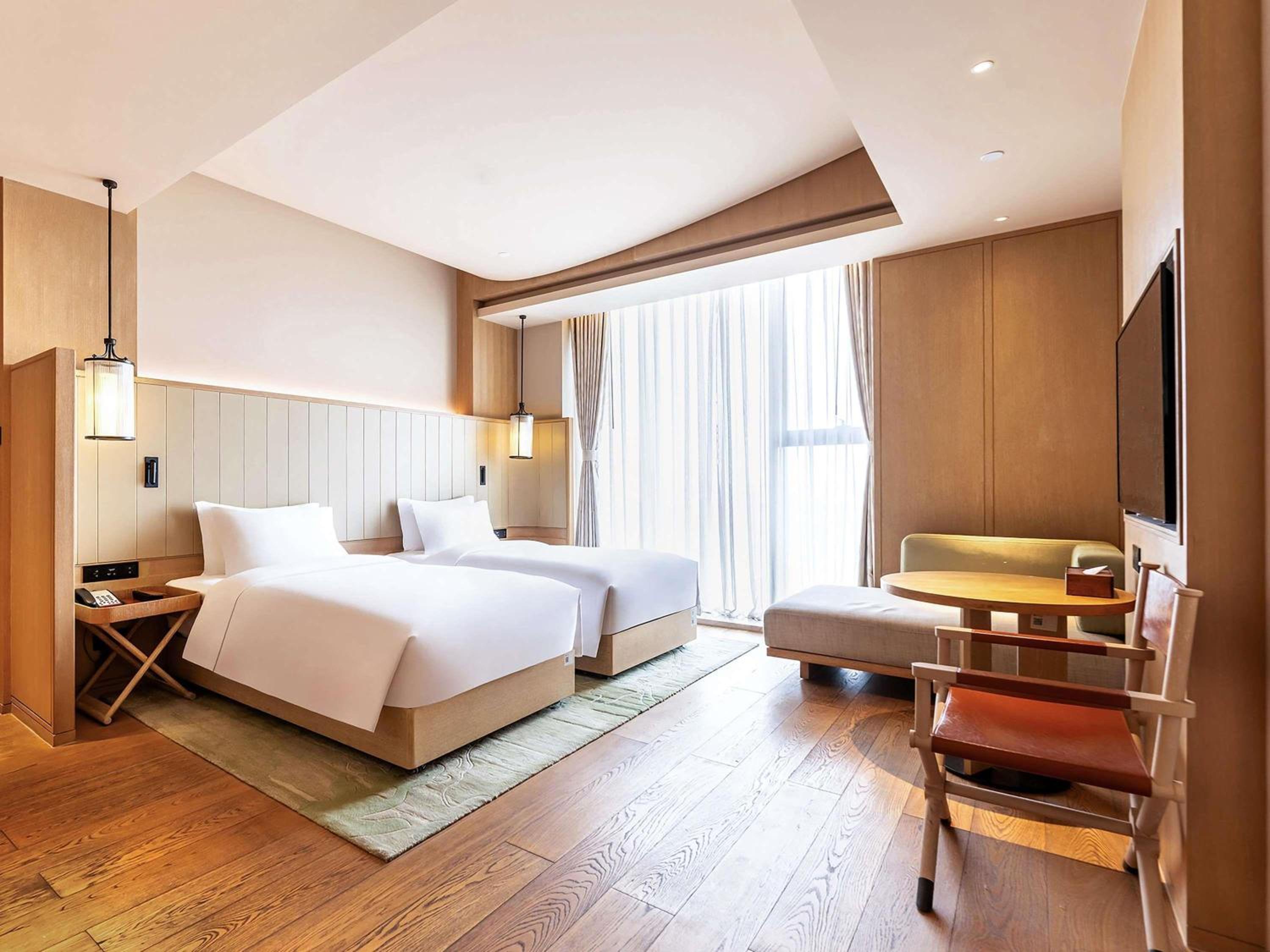 Signature, Swiss, Twin Beds