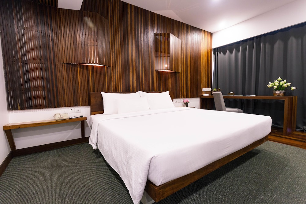 جناح تنفيذي بسرير كينج بإطلالة على المسبح مع أريكة، Hotel Somadevi Boutique 7/10