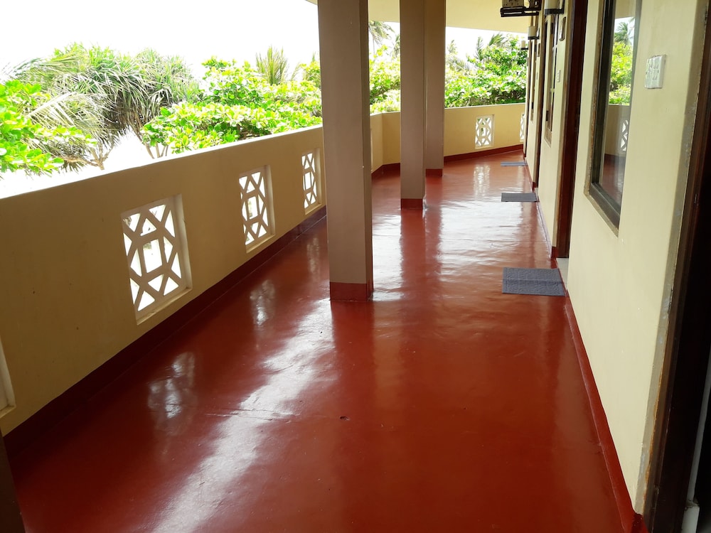 Sea View Beach Hotel 45/47