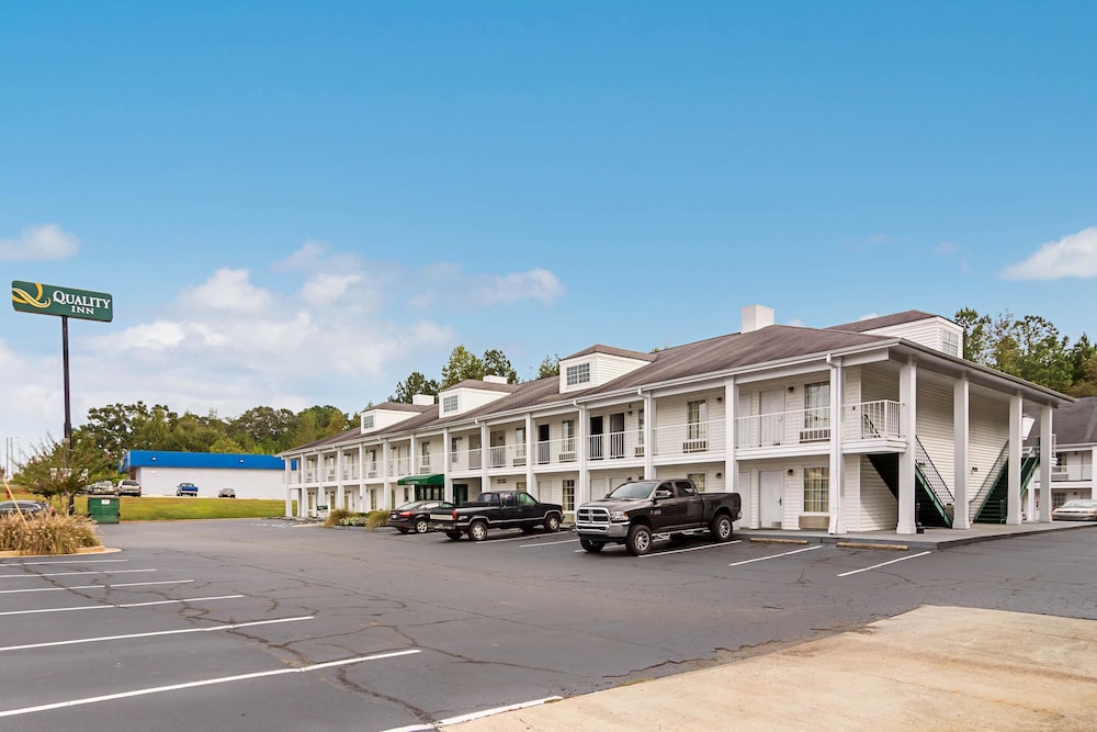 Quality Inn Thomaston 7/37