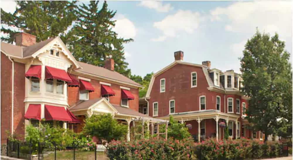 Brickhouse Inn 3/51