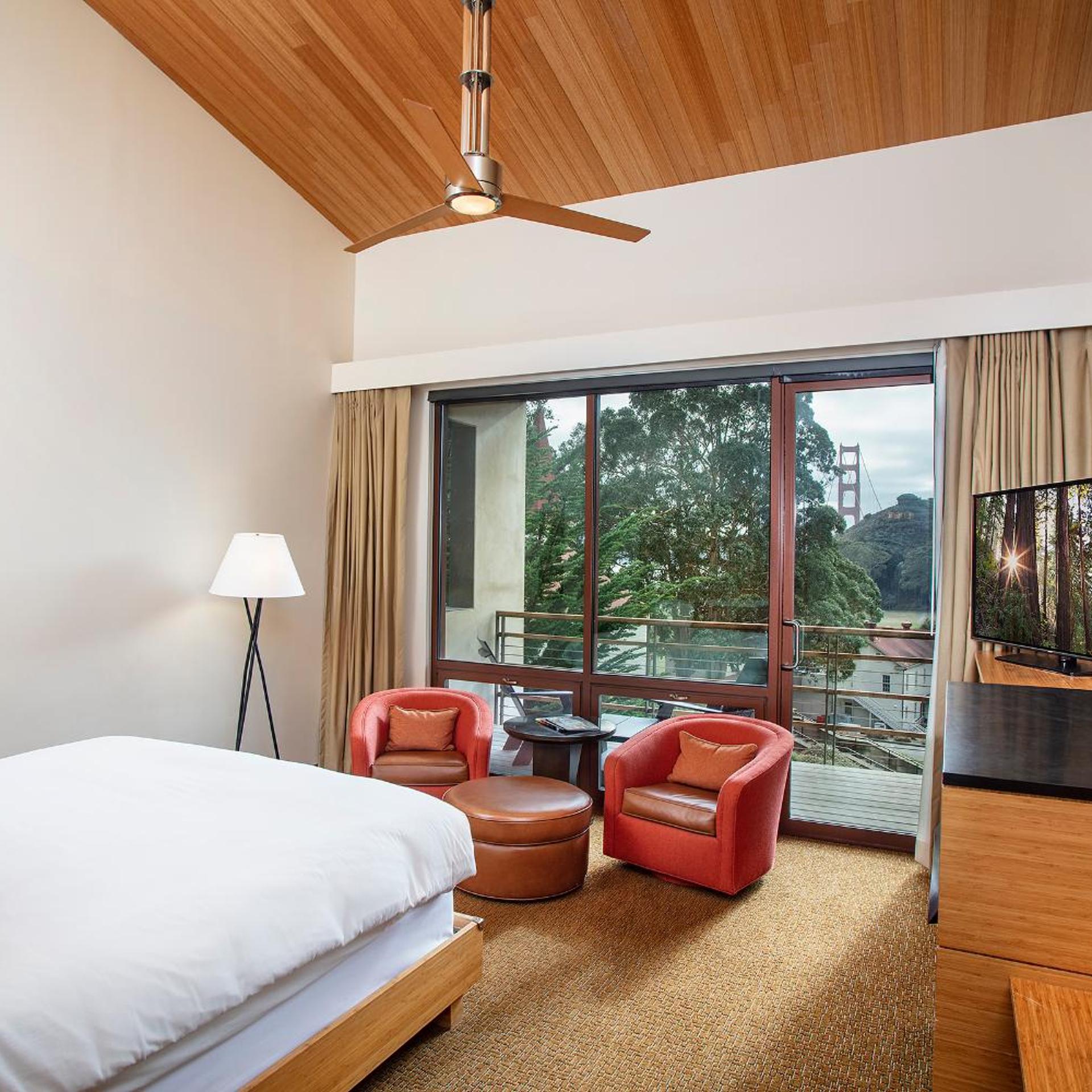 Contemporary, King Bed, Bridge View