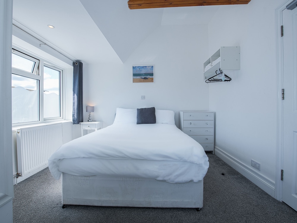 The Pier Hotel 13/80