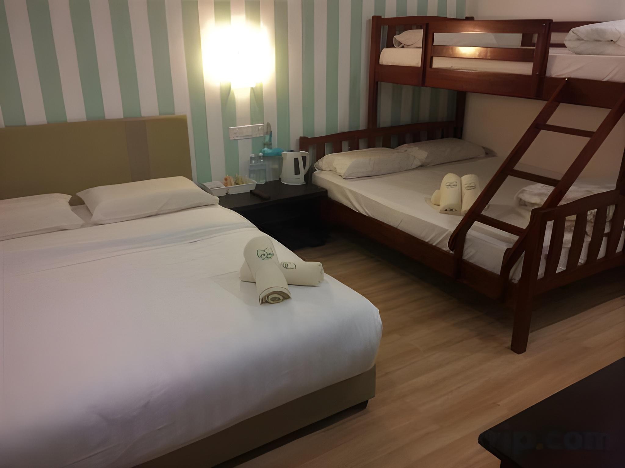 Family, Quintuple, Bunk Bed, Queen Bed, No Window