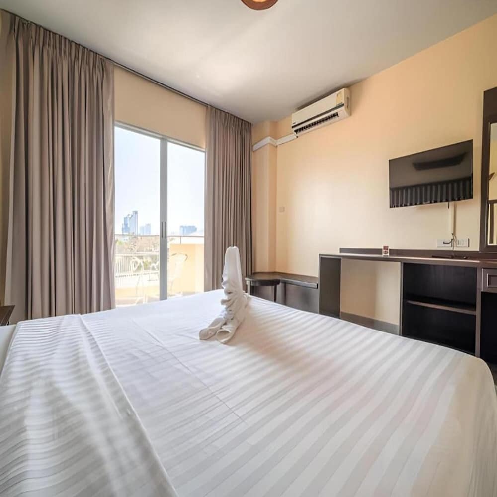 Sunday JA Plus Hotel 26/65