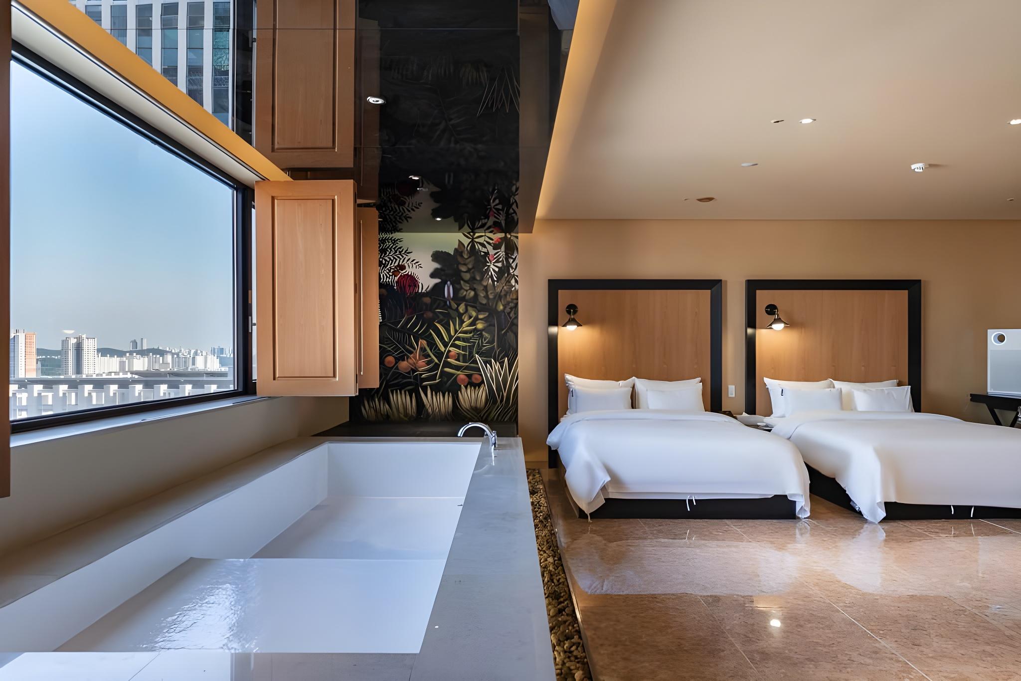 Royal, Mini, Suite, Hot Tub, Bathtub