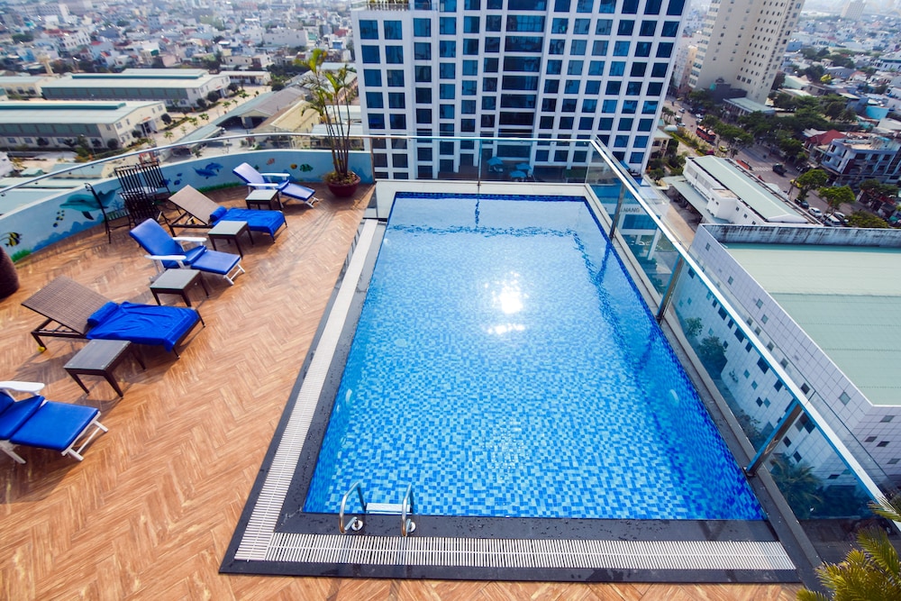Ritzy Boutique Hotel Da Nang 9/77