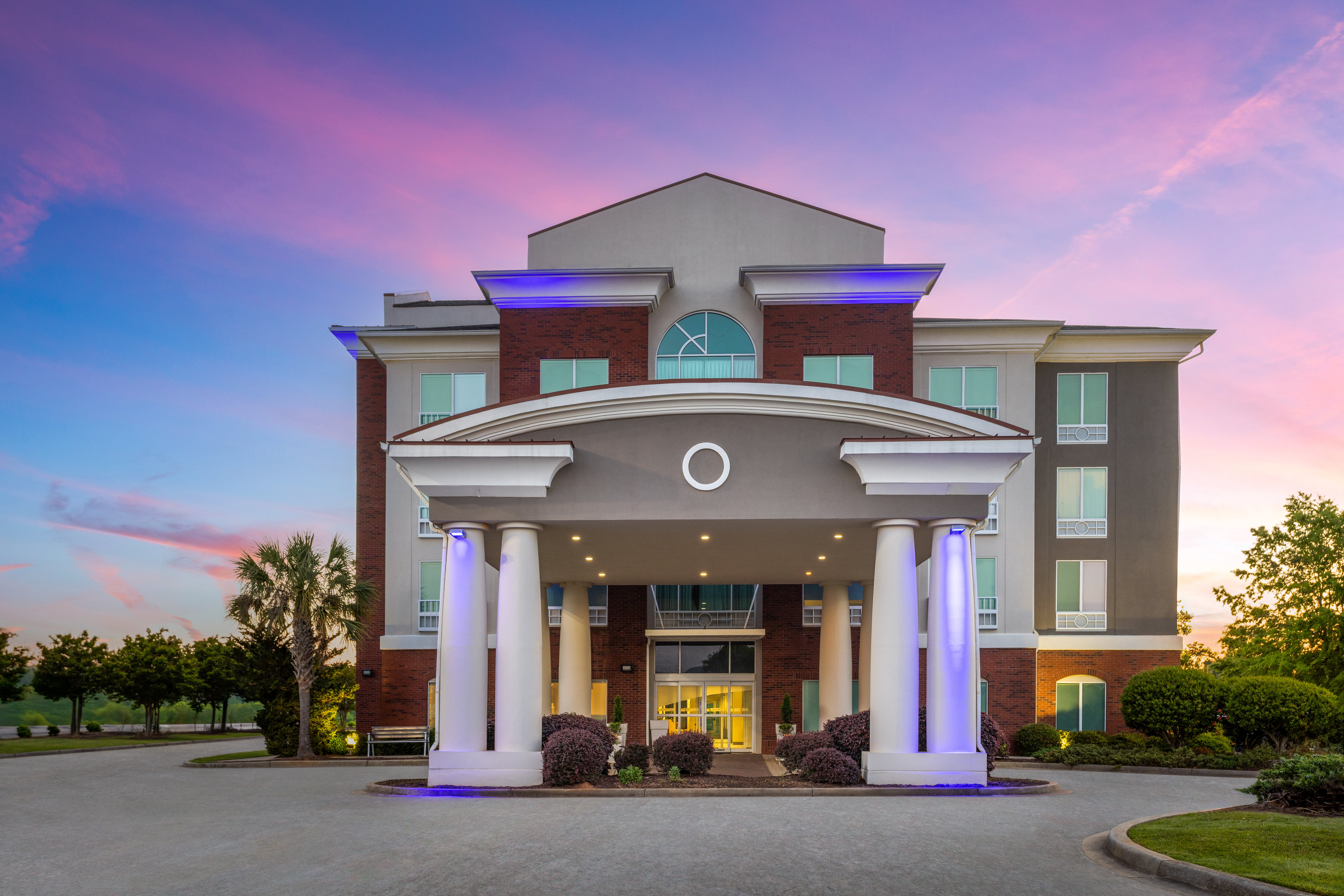 Holiday Inn Express Hotel And Suites Newberry 2/55