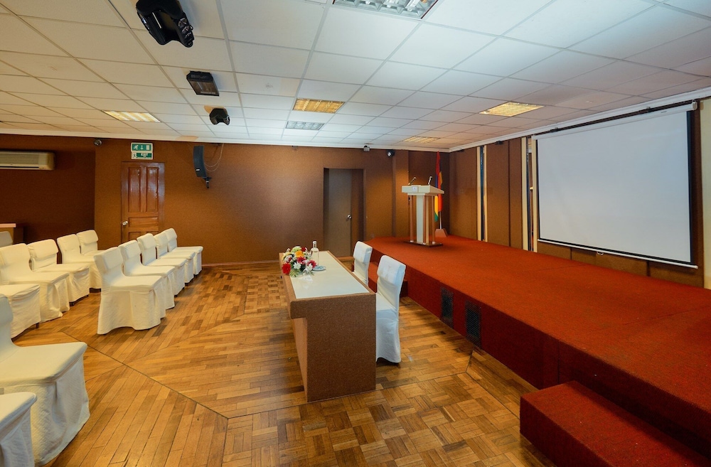 Gold Crest Hotel 24/71
