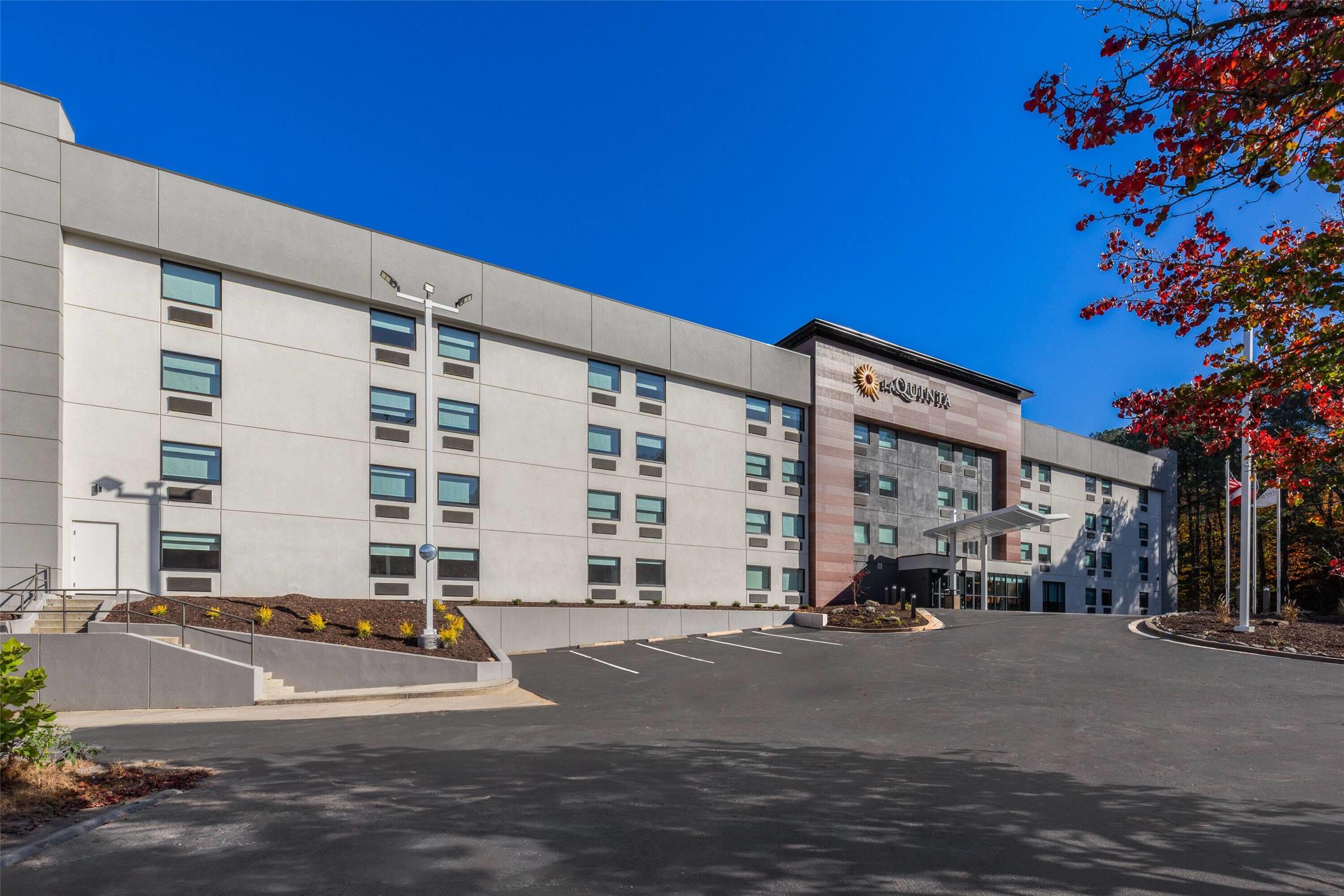 La Quinta Inn & Suites by Wyndham Atlanta Roswell 6/47