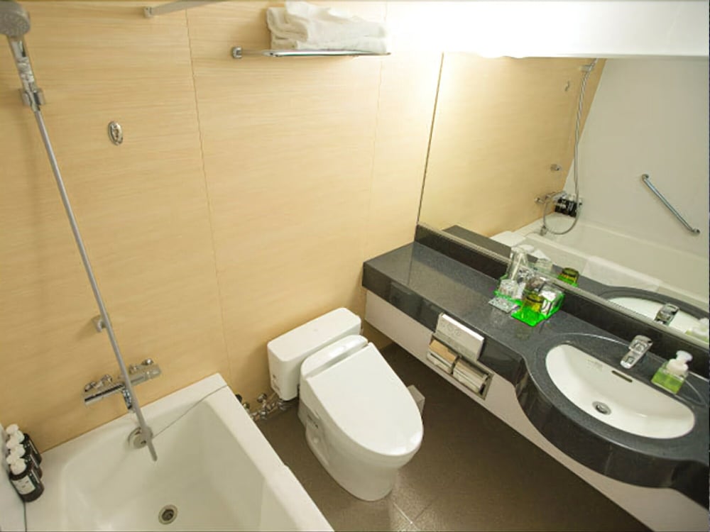 Airport Hotel Kumamoto 48/50