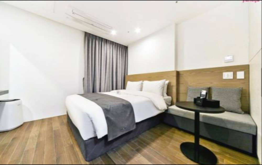 Noblestay Hotel 13/50