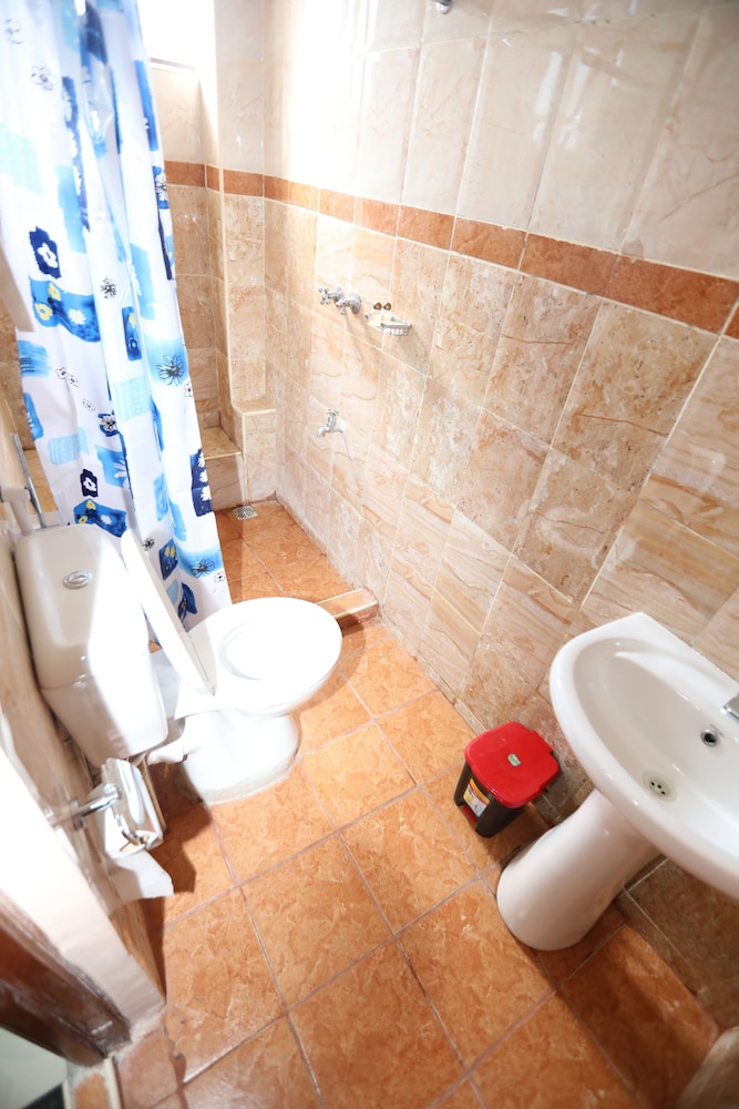 Sheratton Regency Hotel 32/34