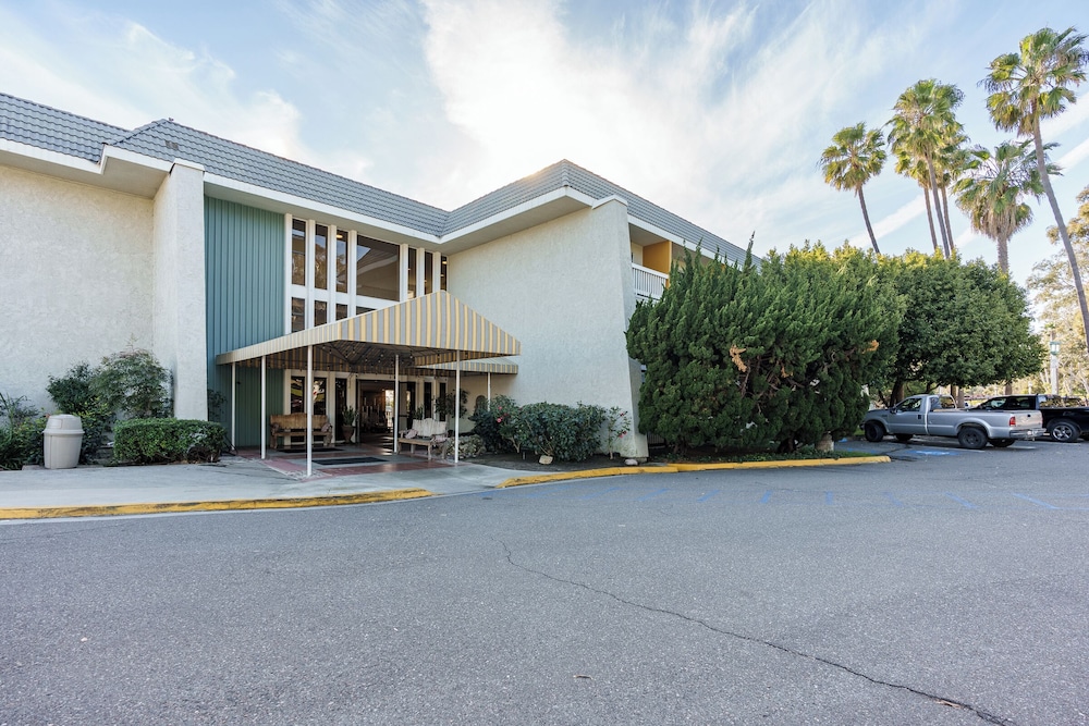 Dana Point Marina Inn 42/51