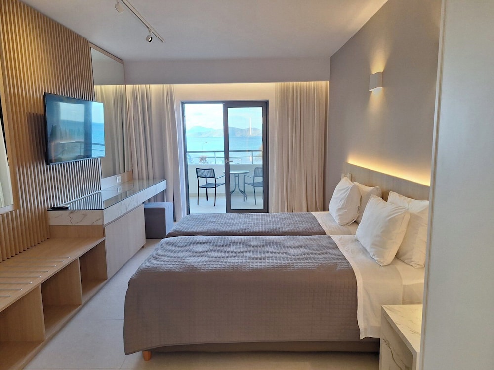 SUPERIOR, SEA VIEW, TOP FLOOR