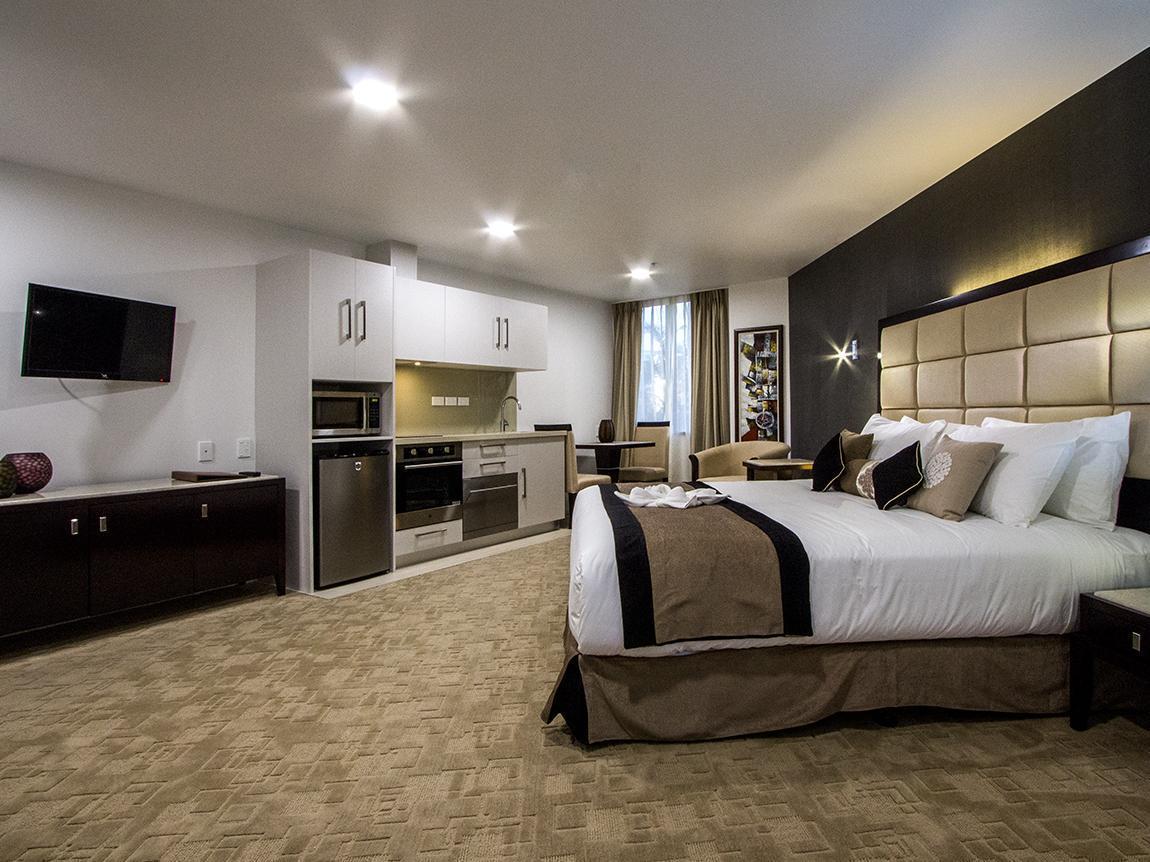 PREMIER, SUITE, KING BED