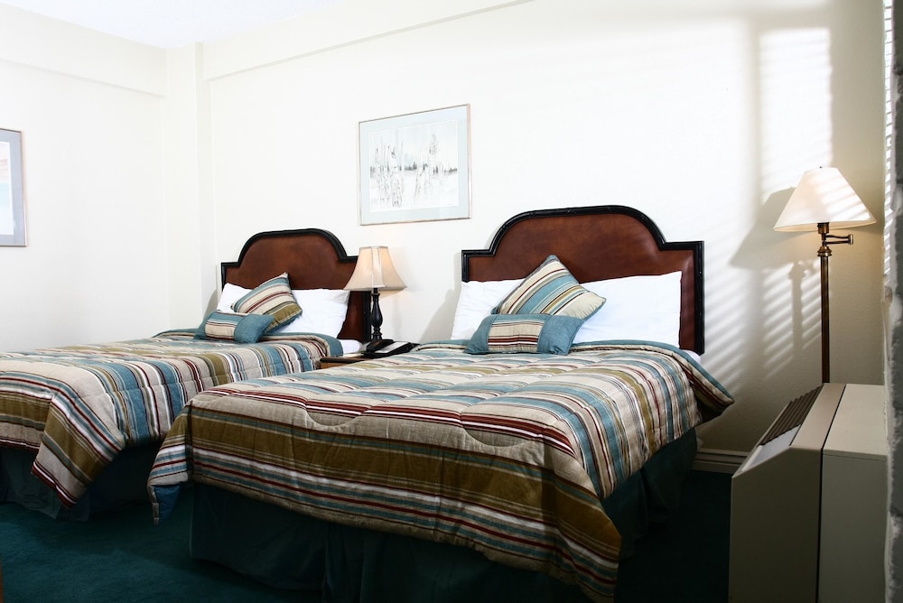 Tower, Standard, 2 Queen Beds, Golf Course View