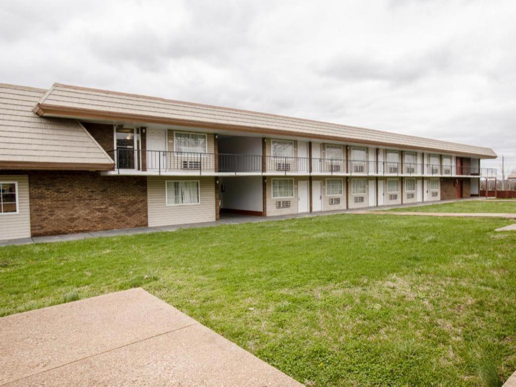 Hotel Lebanon MO I-44 30/33