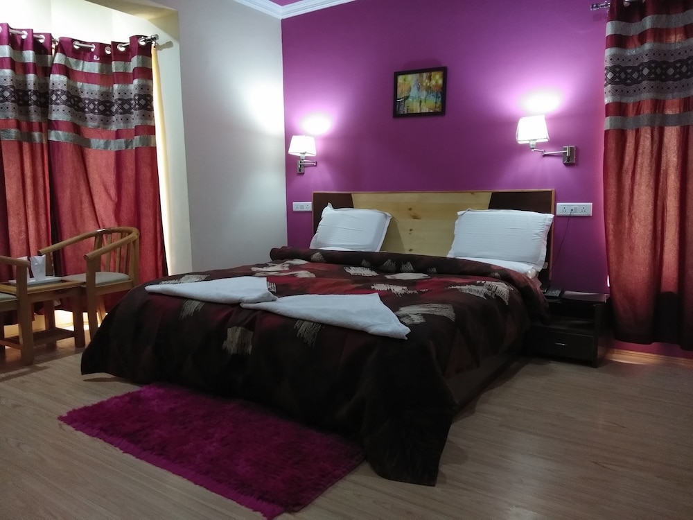 Royal Holiday Leh 18/43