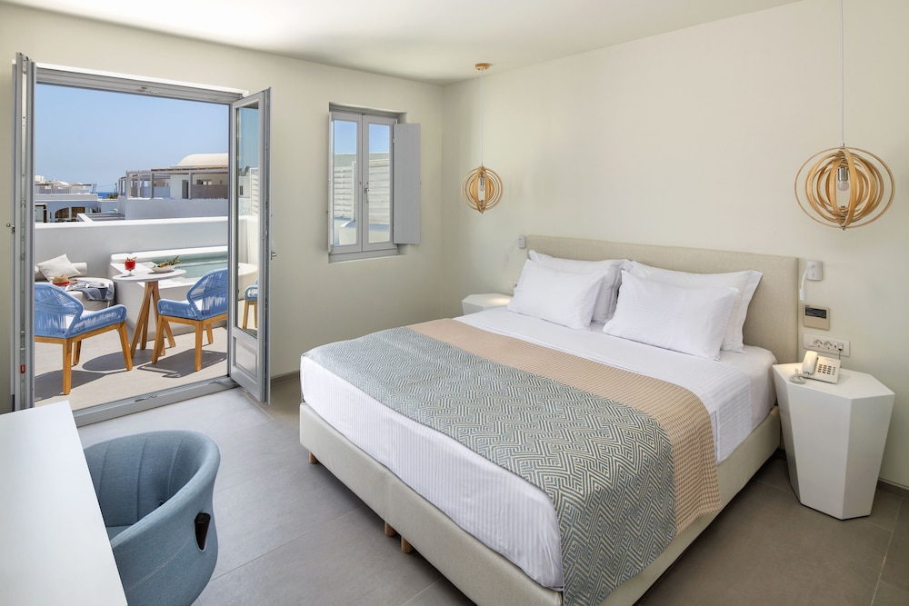 DELUXE, DOUBLE BED, JETTED TUB, BALCONY