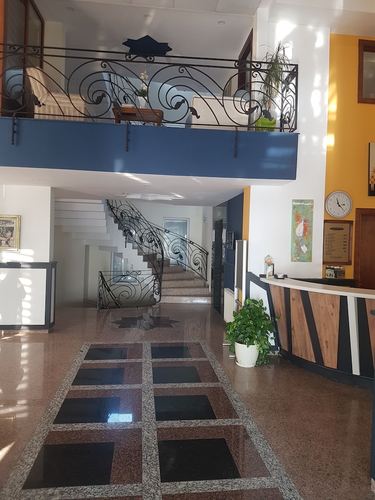 Acropol Beach Hotel 4/44