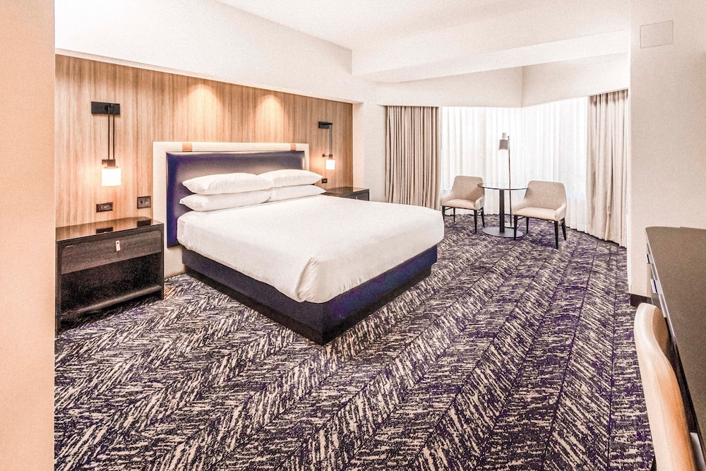 Romulus, Executive, King Bed