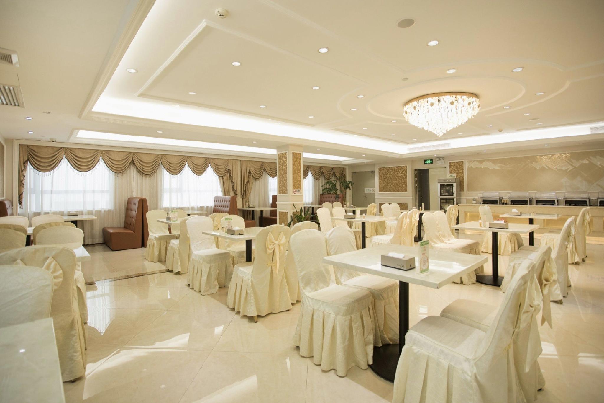 Vienna International Hotel (Shenzhen Buji Dafen Metro Station) 33/41