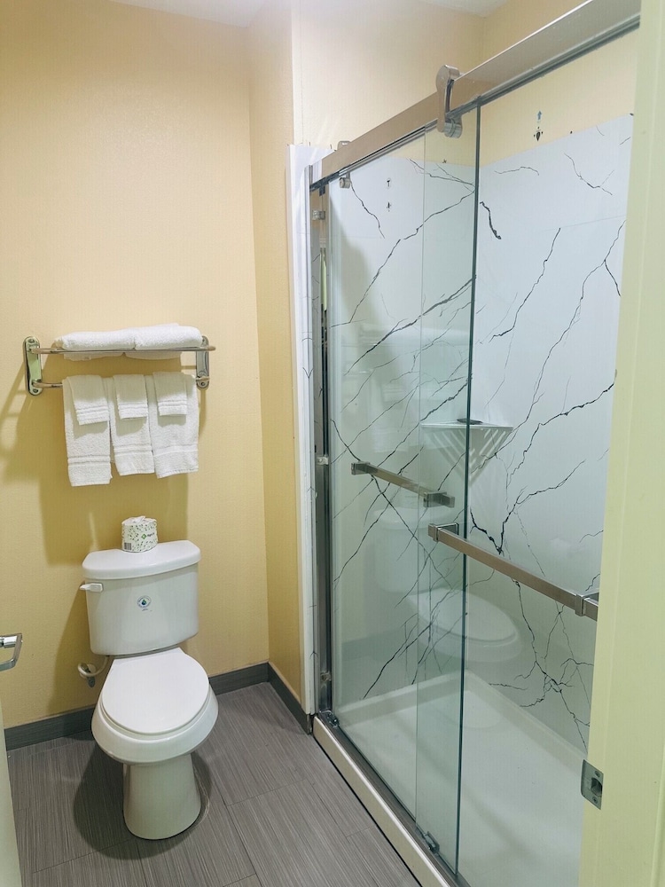 Express Inn & Suites - Bush Airport 30/34