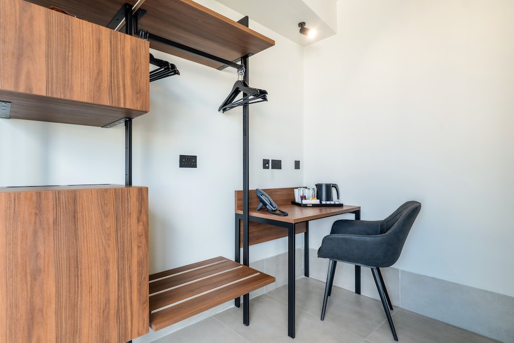 Onyx Hotel 136/163