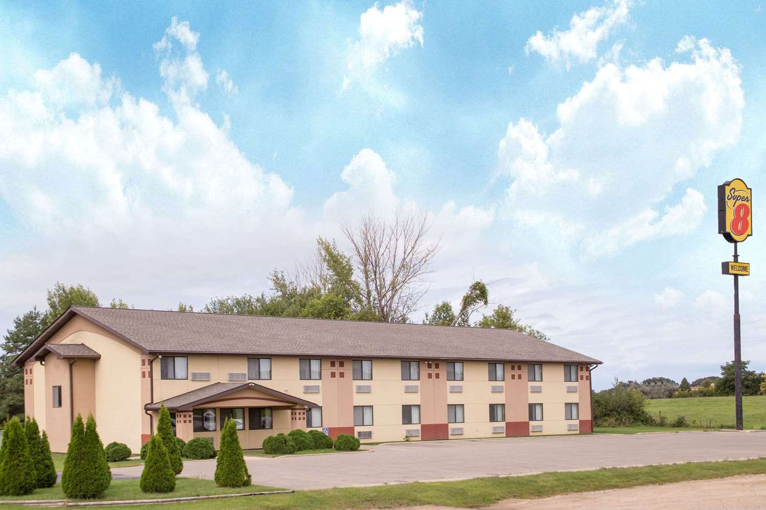 Super 8 by Wyndham Austin MN 1/9